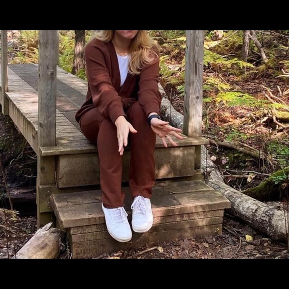 Aritzia TNA matching leggings and cardigan. - Picture 4 of 4